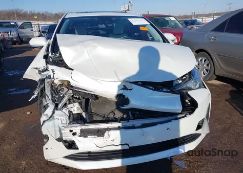 2018 Toyota Prius Four z USA, uszkodzony, nr VIN JTDKARFU5J3055323